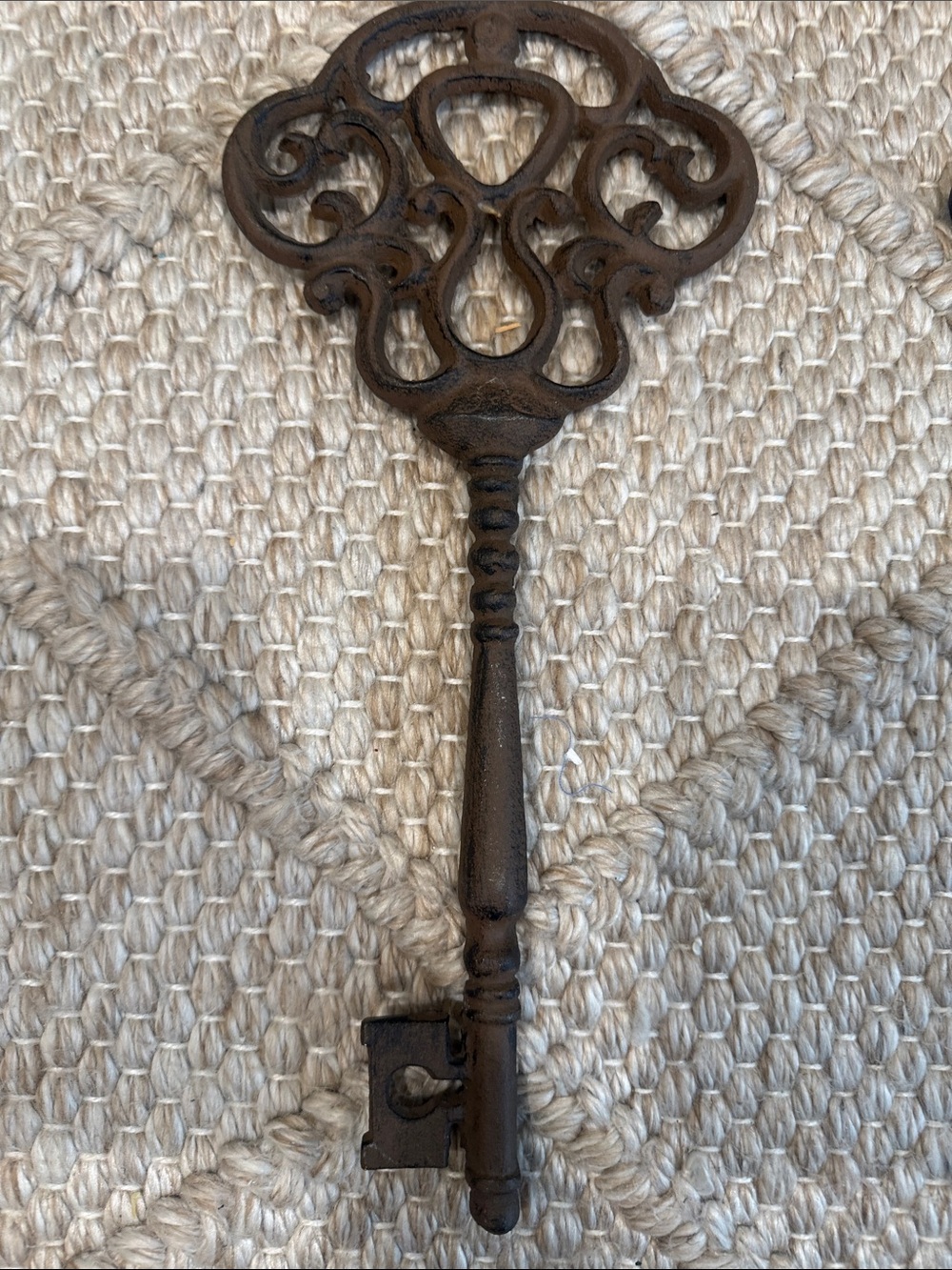 Vintage-Style Decorative Iron Skeleton Key Wall Accent - Brown